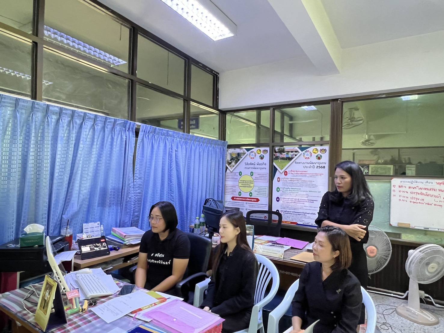 พช.โนนศิลา: ร่วมรับชมรับฟังการประชุมขับเคลื่อนกิจกรรมตามแผนปฎิบัติราชการของสำนักเสริมสร้างความเข้มแข็งชุมชน (คลินิก สสช.)