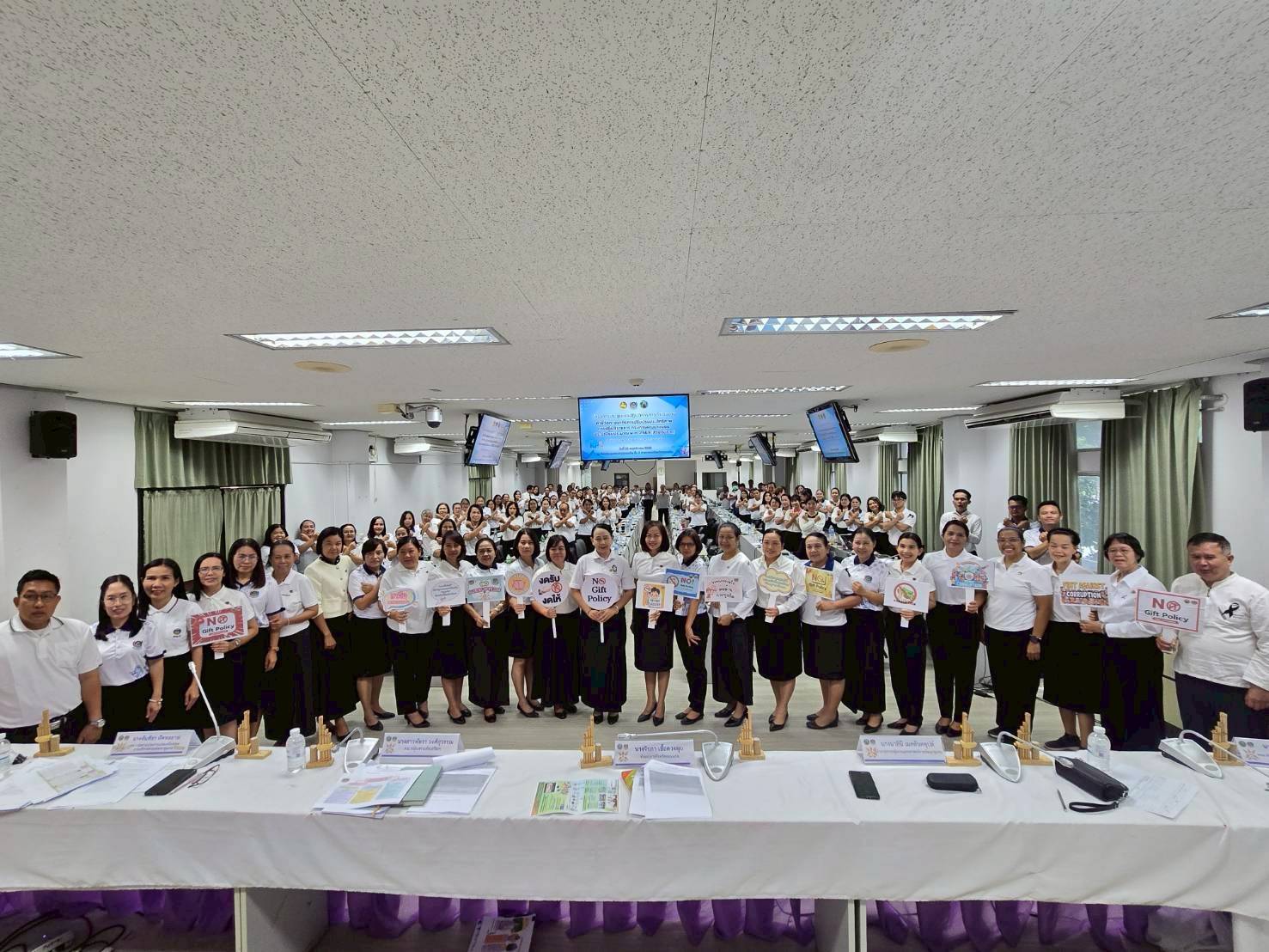 พช.โนนศิลา : ดำเนินงานกิจกรรมรณรงค์ต่อต้านการทุจริต คอร์รัปชัน และปลุกจิตสำนึก หรือสร้างวัฒนธรรมปฏิเสธการรับของขวัญและของกำนัลทุกชนิดจากการปฏิบัติหน้าที่ (No Gift Policy)    