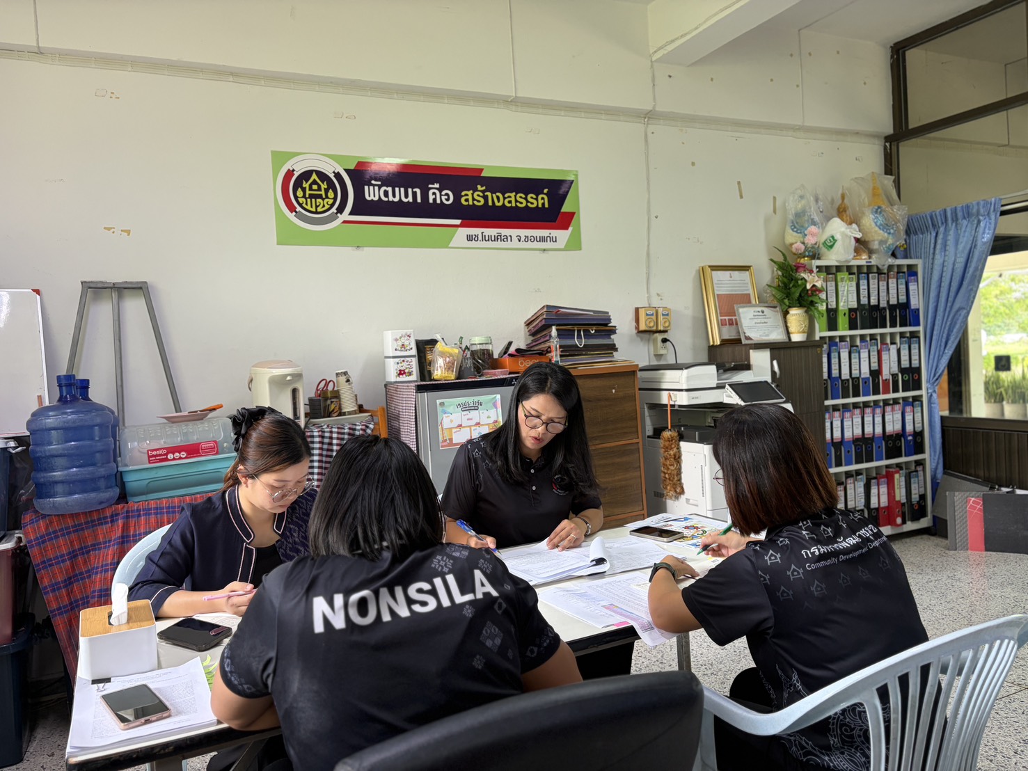 พช.โนนศิลา: ประชุมเจ้าหน้าที่พัฒนาชุมชนประจำเดือนพฤษภาคม 2569