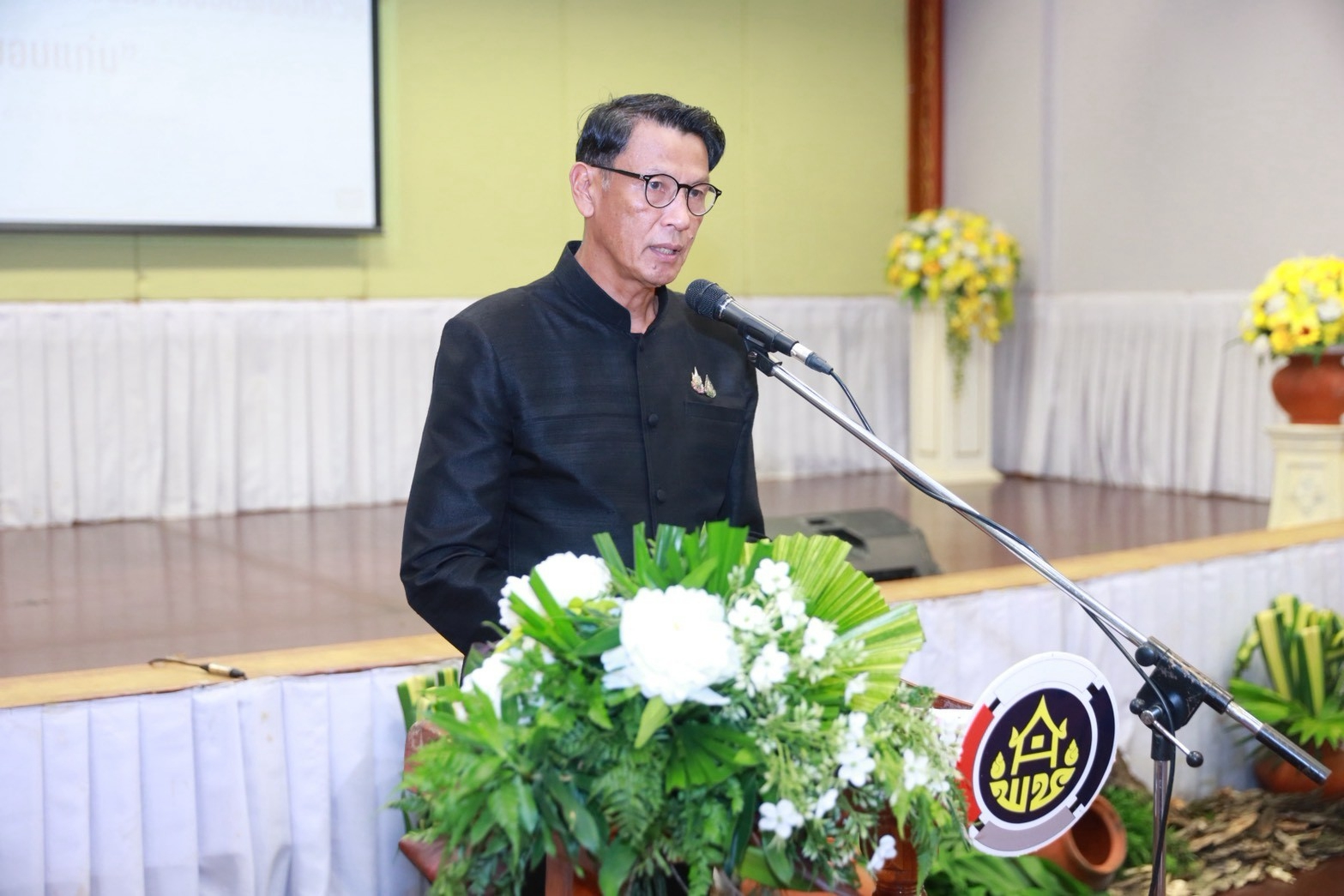 พช.โนนศิลา : ร่วมกิจกรรม Kick off การประดิษฐ์ดอกไม้จันทน์พระราชทาน เนื่องในพระราชพิธีถวายพระเพลิงพระบรมศพ สมเด็จพระนางเจ้าสิริกิติ์ พระบรมราชินีนาถ พระบรมราชชนนีพันปีหลวง